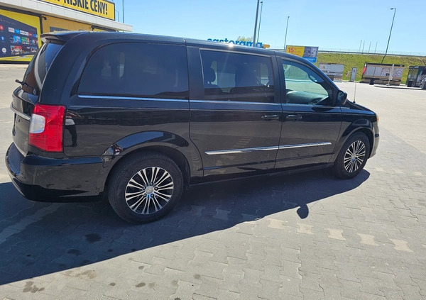 Chrysler Town &amp; Country cena 57500 przebieg: 183000, rok produkcji 2014 z Mława małe 191
